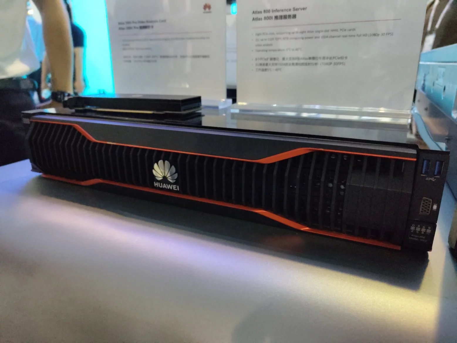 Servery čínských výrobců s čipy od Huawei