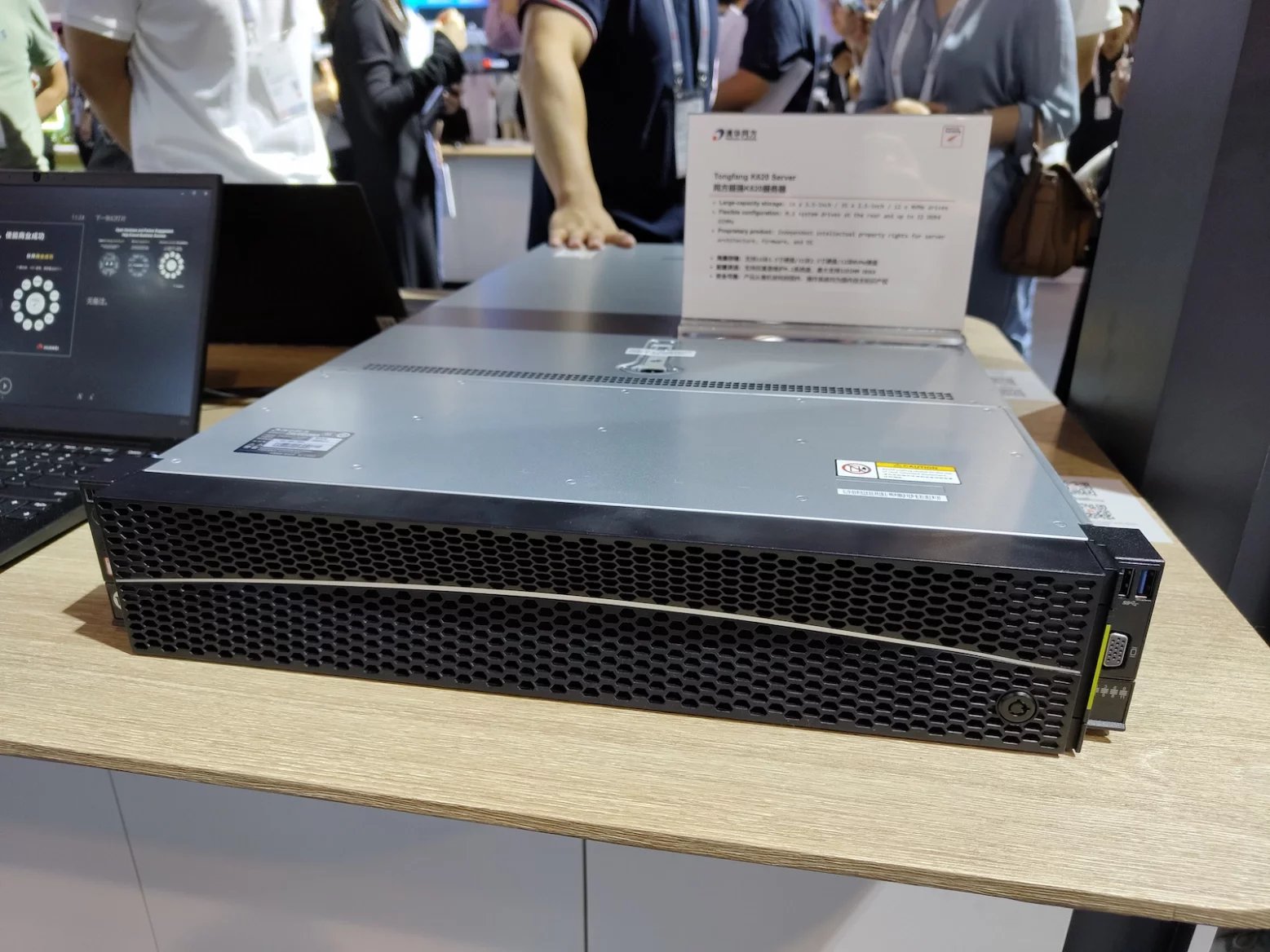 Servery čínských výrobců s čipy od Huawei