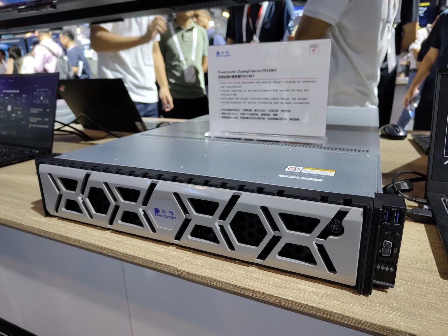 Servery čínských výrobců s čipy od Huawei