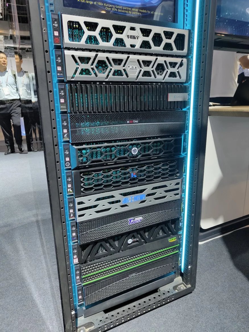 Servery čínských výrobců s čipy od Huawei