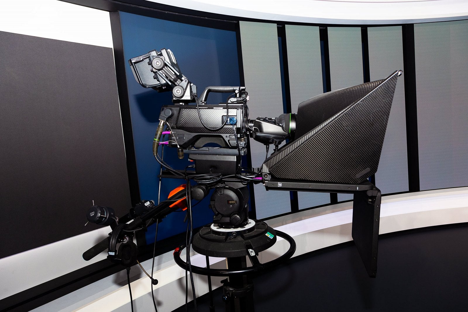 V novém studiu je pět kamer, včetně jednoho kamerového jeřábu.