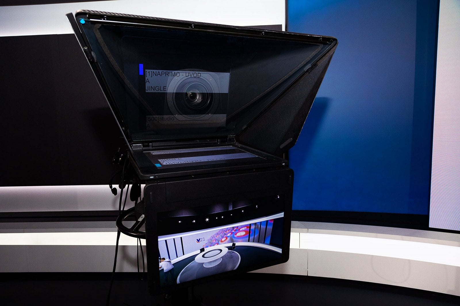 Také Nova pocítila důsledky globální situace, kdy pandemie nabourala dodavatelské řetězce. Například židle do nového studia dorazily teprve dva dny před vysíláním. V televizi už měli pro jistotu připravené makety.