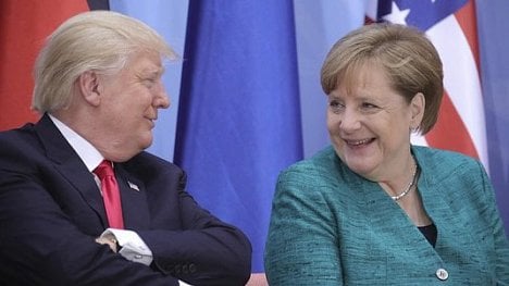 Náhledový obrázek - Inspirující vůdkyně Merkelová. Trump chválí německou kancléřku