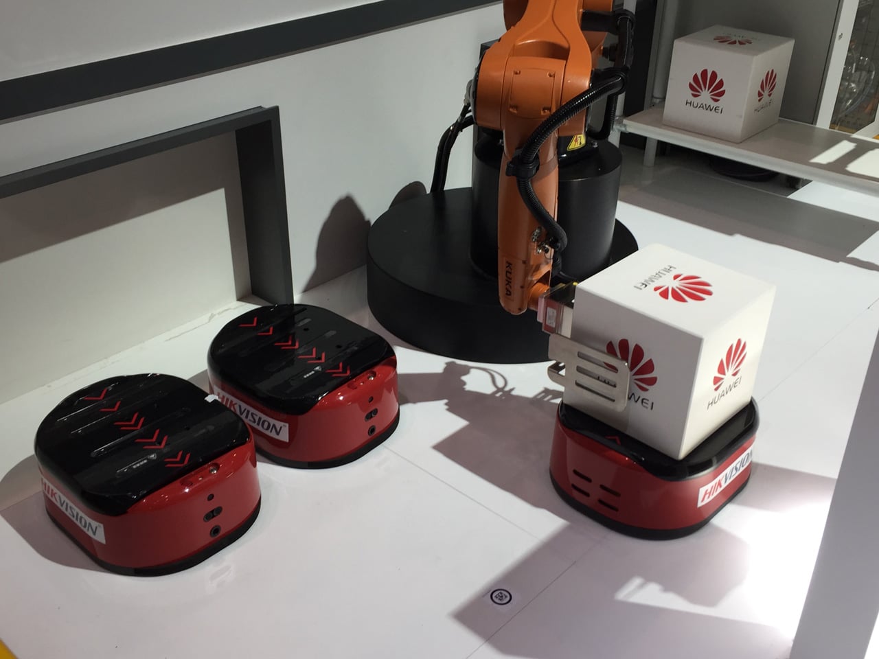 Malong, KUKA a Huawei na CEBITu 2018