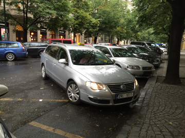 Hopin. Taxík vezl testerku z Opletalovy ulice na Pařížskou. Vše bylo v pořádku.