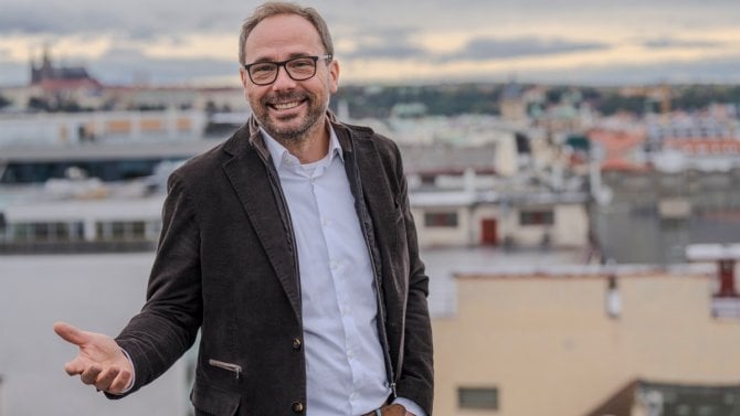 Deset let pracoval pro Gatese. Teď radí špičkovým manažerům, jak se připravit na náročný pohovor či komunikovat s vlastním týmem