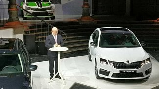 Náhledový obrázek - Škoda Octavia s novou tváří oficiálně přijíždí. Má chytrá světla a zastaví před chodcem