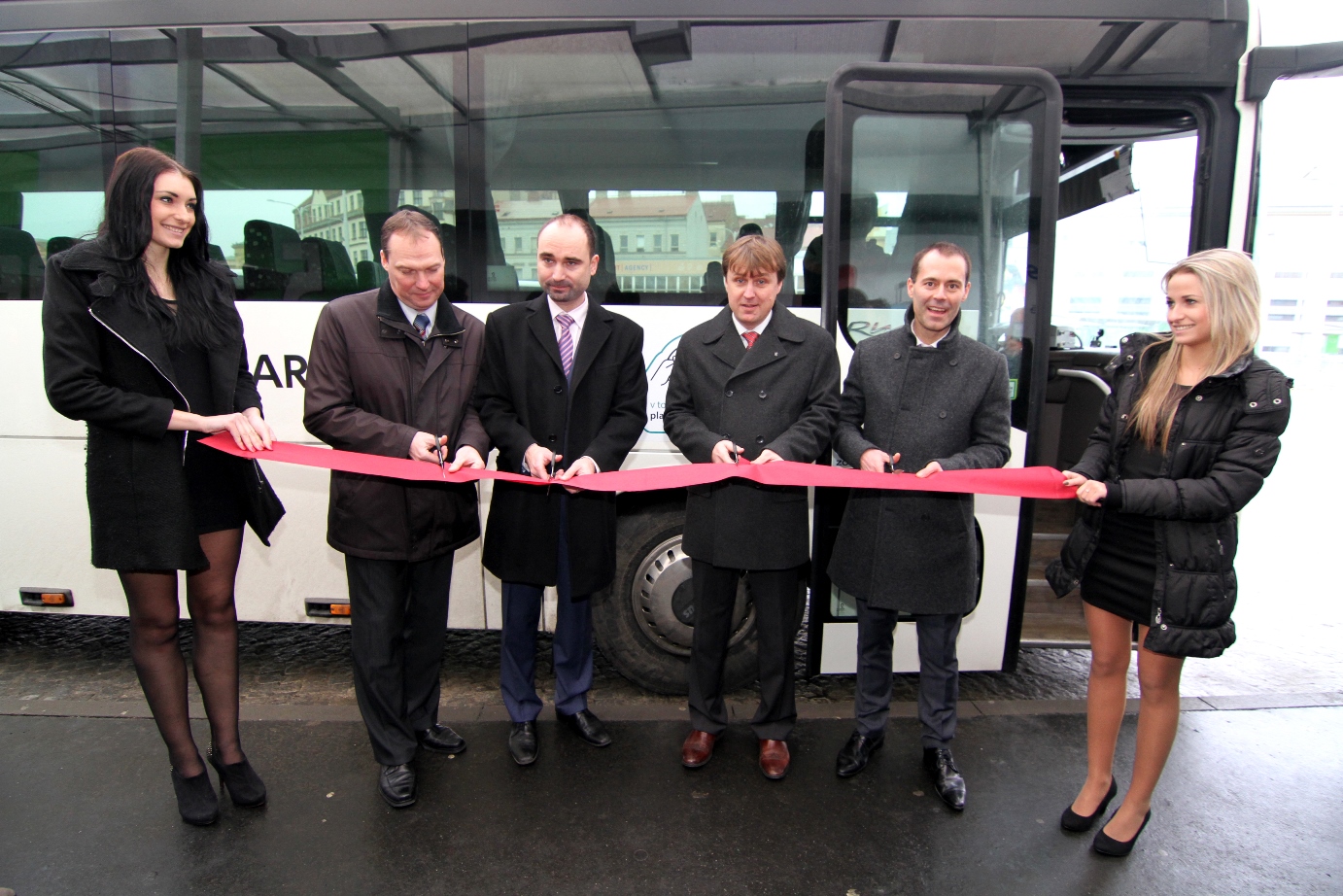 Bezkontaktní placení v autobusech Arriva je oficiálně spuštěno.