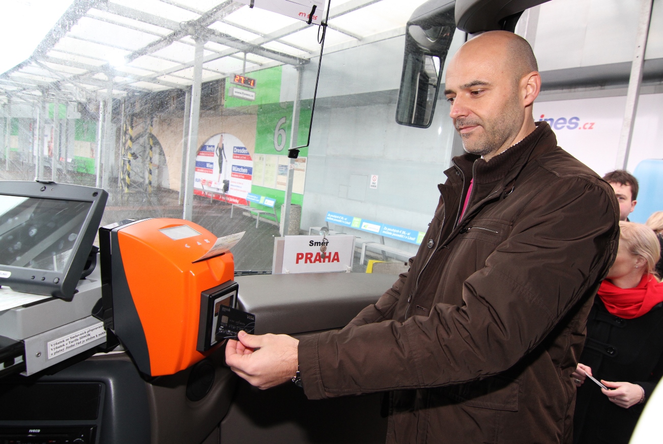 Platební kartou zaplatil také David Brendl, manažer pro inovace VISA Europe.
