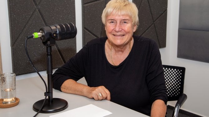 Profesorka Eva Králíková z Centra pro závislé na tabáku 3. interní kliniky 1. lékařské fakulty Univerzity Karlovy a Všeobecné fakultní nemocnice v Praze.