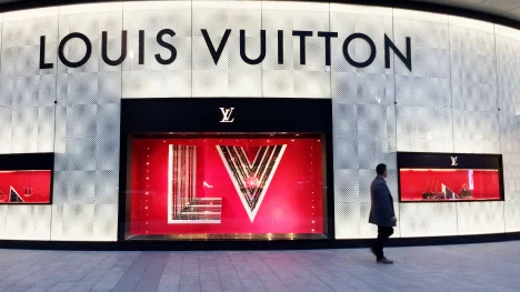 Náhledový obrázek - „Hon“ na chlubící se čínské boháče dopadá na tržby luxusních značek. Menší prodeje hlásí i LVMH