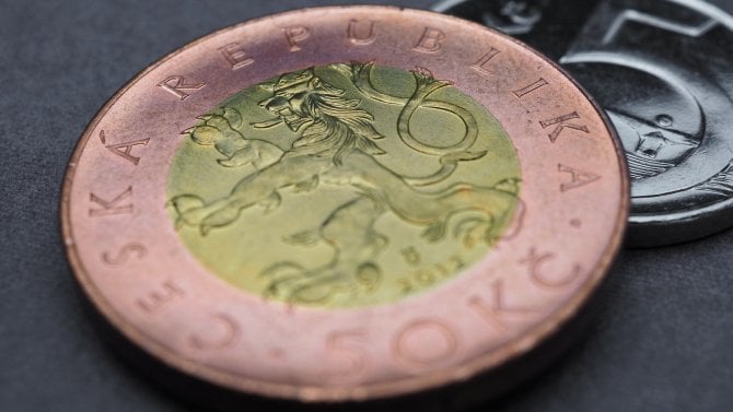 Exekuční srážky ze mzdy: Vedle věřitelů si může 50 Kč strhnout i zaměstnavatel