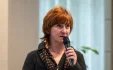 Profesorka Dana Horáková zabránit imunitnímu systému, aby ničil mozek, říká profesorka Dana Horáková, neuroložka z Centra pro demyelinizační onemocnění (RS Centrum) pražské Všeobecné fakultní nemocnice v rozhovoru vysvětluje, jak v současnosti vypadá léčba roztroušené sklerózy a jak funguje patnáct specializovaných center, která se o pacienty s RS starají.