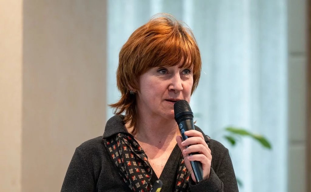 Profesorka Dana Horáková zabránit imunitnímu systému, aby ničil mozek, říká profesorka Dana Horáková, neuroložka z Centra pro demyelinizační onemocnění (RS Centrum) pražské Všeobecné fakultní nemocnice v rozhovoru vysvětluje, jak v současnosti vypadá léčba roztroušené sklerózy a jak funguje patnáct specializovaných center, která se o pacienty s RS starají.