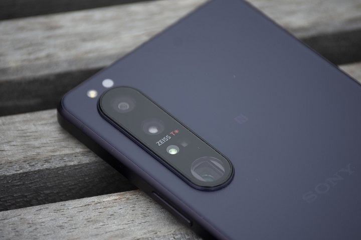 Sony Xperia 1 III detail na fotomodul (zdroj: cnews.cz)