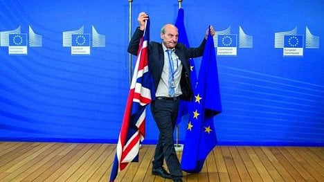 Náhledový obrázek - Teď dostanete občanky. Britská premiérka hraje o tři miliony občanů EU