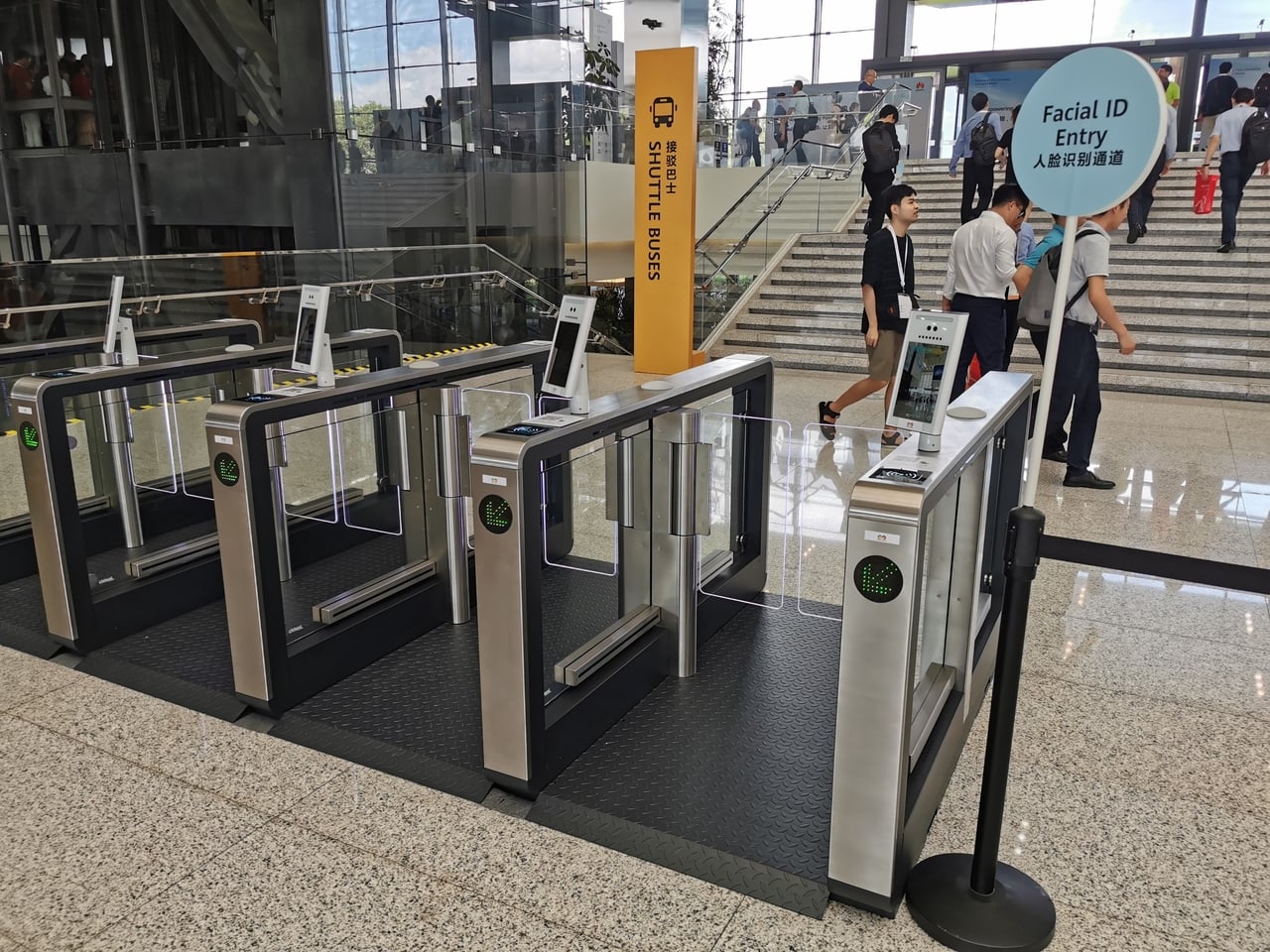 Čína a ověřování uživatelů přes rozpoznávání obličeje