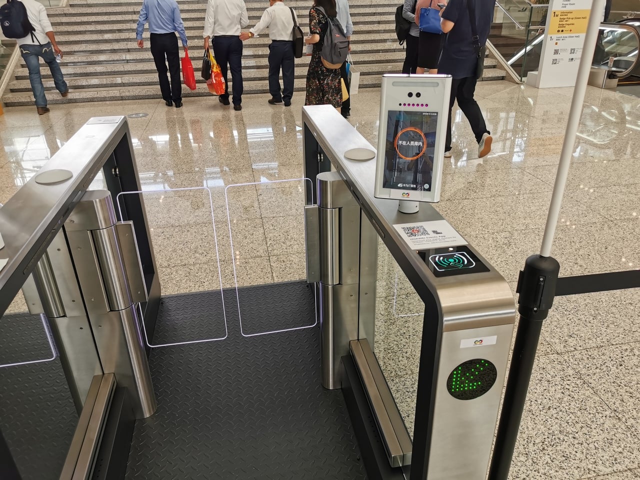 Čína a ověřování uživatelů přes rozpoznávání obličeje