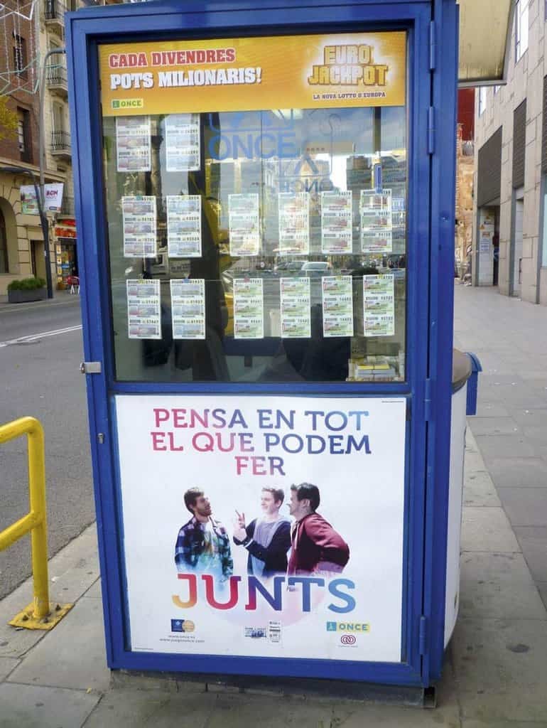 2013-11-katalc3a1nsko-pc599ipomc3adnc3a1-hypermarket-s-byty-6.jp