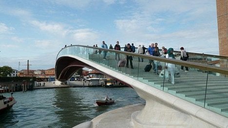 Náhledový obrázek - Známý architekt zaplatí milionové odškodné Benátkám. Navrhl nevhodný most