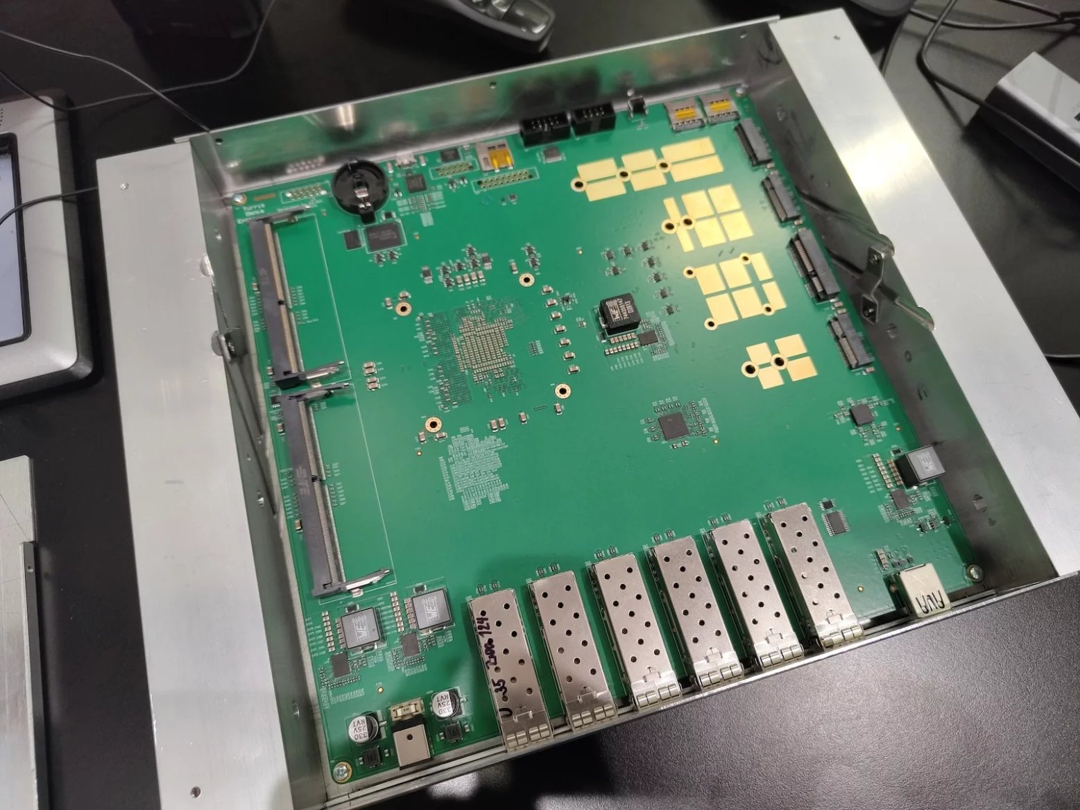 Prorotyp routeru Turris Omnia Enterprise od CZ.NIC