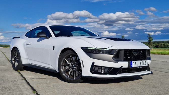Test Ford Mustang Dark Horse (S650): Návyková a nepříliš drahá droga