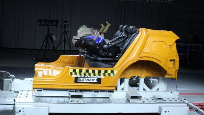 Zkouška sedačky Britax Römer Baby-Safe Pro na základně Vario Base 5Z