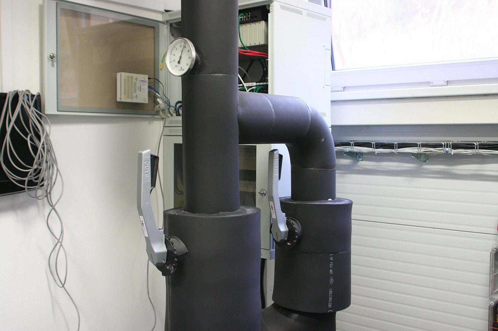 Kohouty pro uzavření chladicích okruhů.