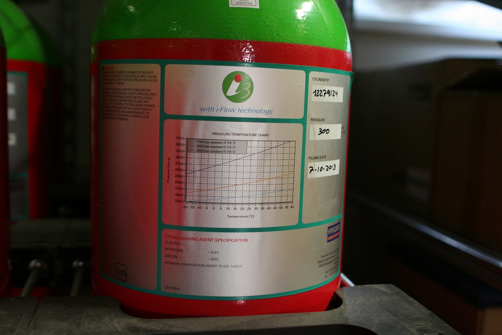 Štítek informujícím o hasicím plynu Argonit.