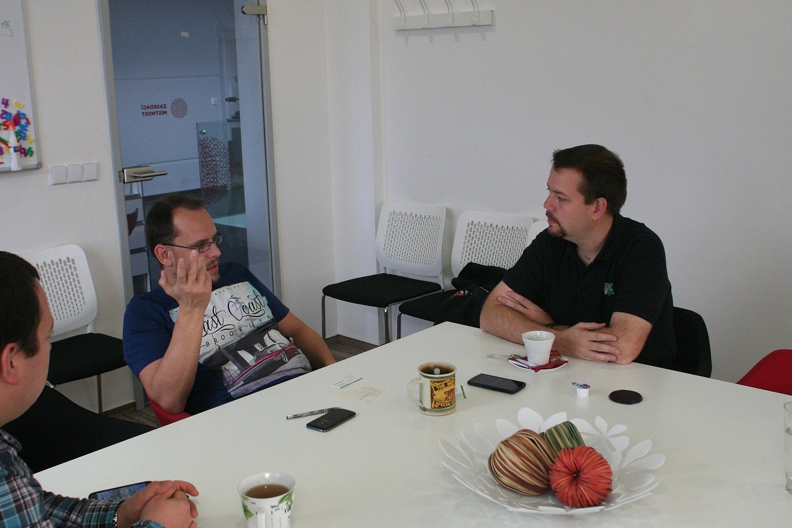 V zasedačce s Václavem Nesvadbou.