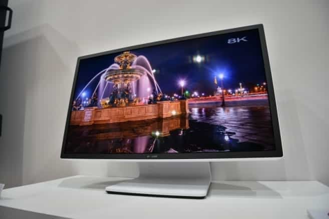 Prototyp 8K monitoru Sharp z roku 2016 na 27palcové úhlopříčce (Zdroj: PC Watch)