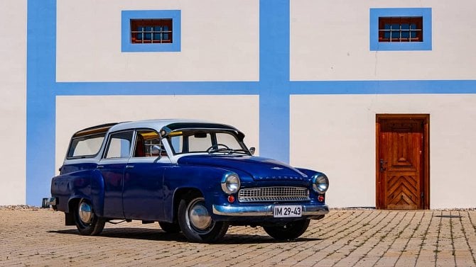 Za volantem Wartburgu 1000 Camping: dvoutakt s postelí