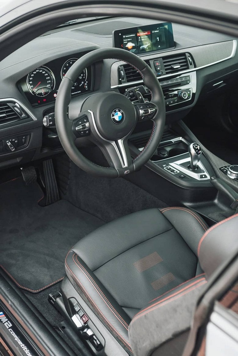 2019-11-Audi-TT-RS-vs-BMW-M2-vs-Nissan-370Z-00011.jpg