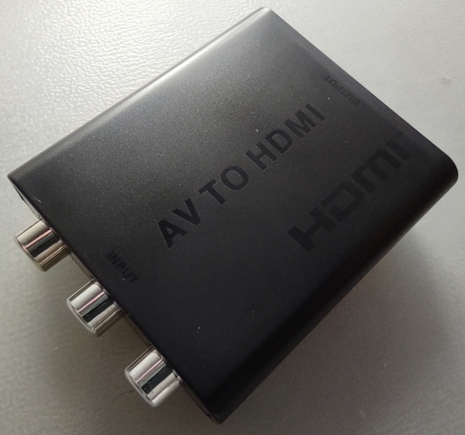 Převodník AV na HDMI.