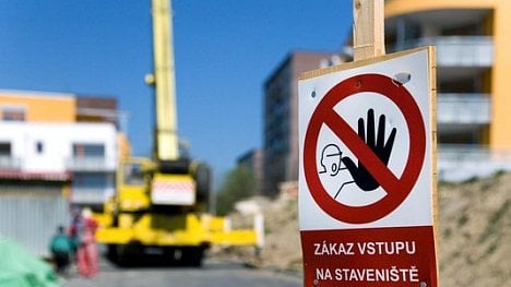 Náhledový obrázek - Lidé z Prahy 8 protestují proti výstavbě věžáků. Zhorší prý kvalitu života