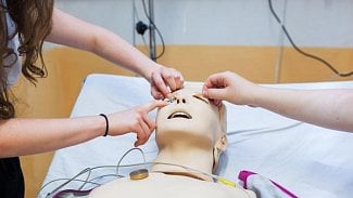 Náhledový obrázek - Středoškoláci si zpestřují výuku biologie nebo chemie díky workshopům 1. LF UK