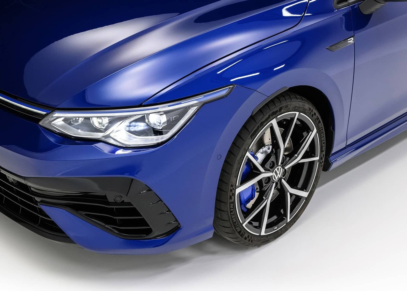 2020-11-Volkswagen-Golf-R-11.jpg