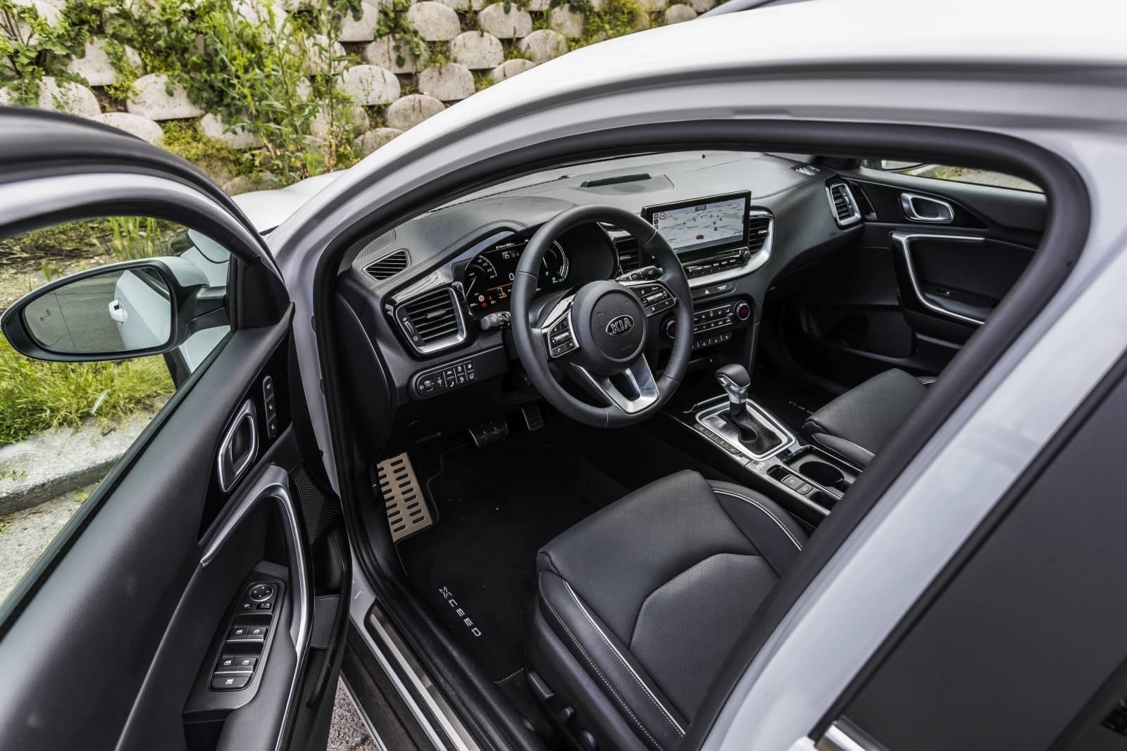 2020-10-aDMB2020_Kia-Xceed-Hybrid-4080.jpg