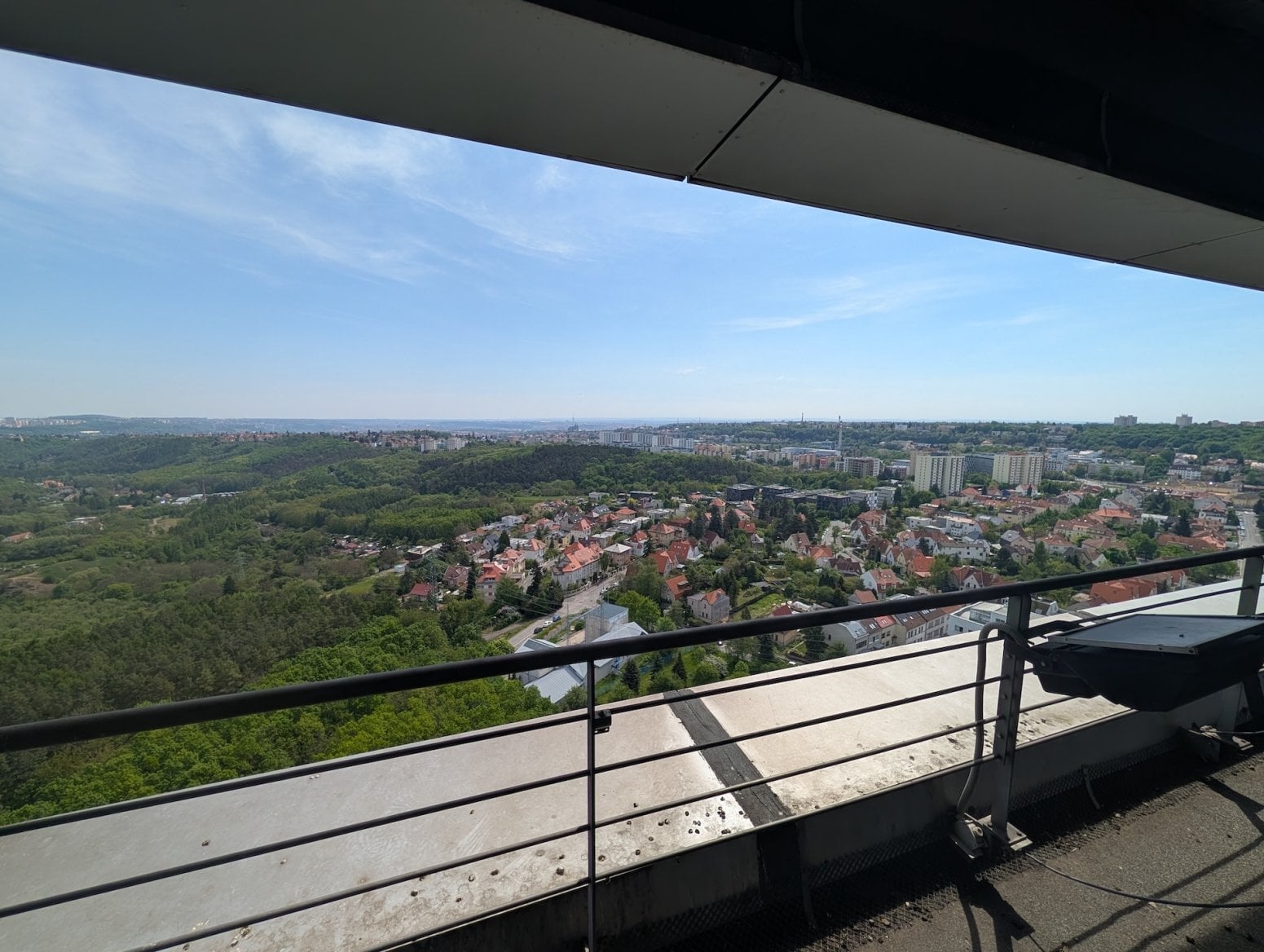 Mobilní vysílače CETIN a O2 v Shiran Tower v Praze