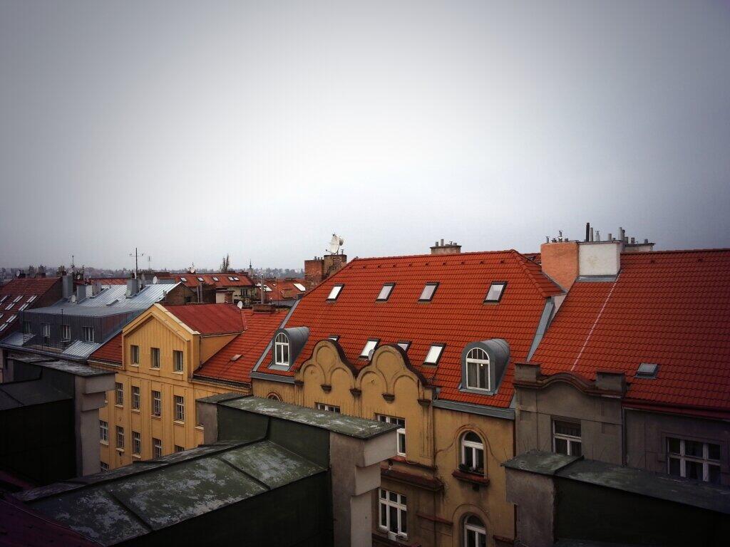 Vlastně to většinou nevidím a nemám kancelář, ale pracuju tady.