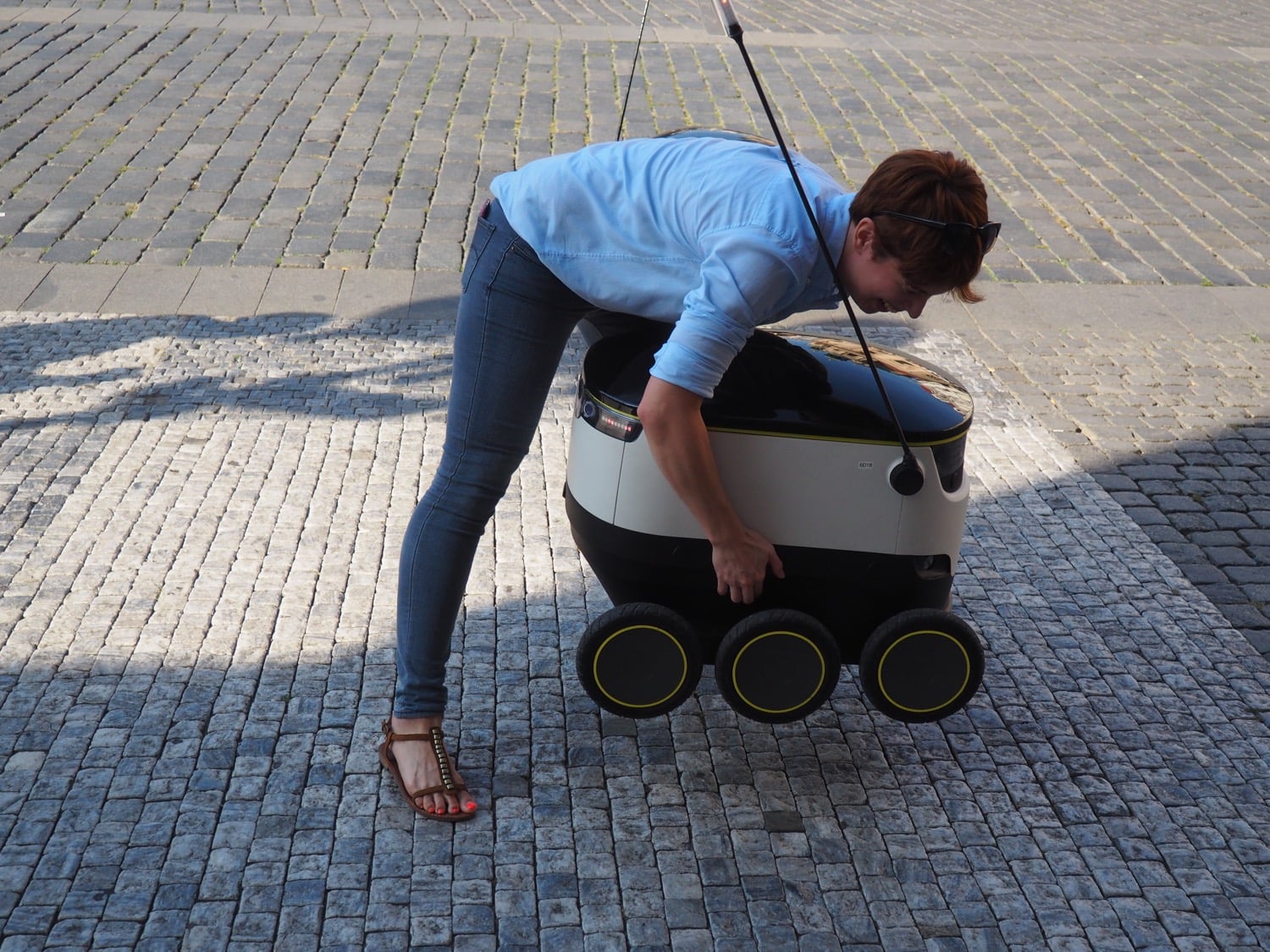 Nákup rozvezou po Praze malí roboti