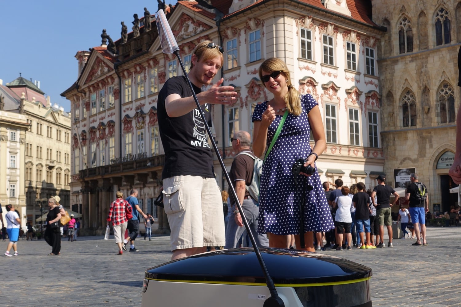 Nákup rozvezou po Praze malí roboti