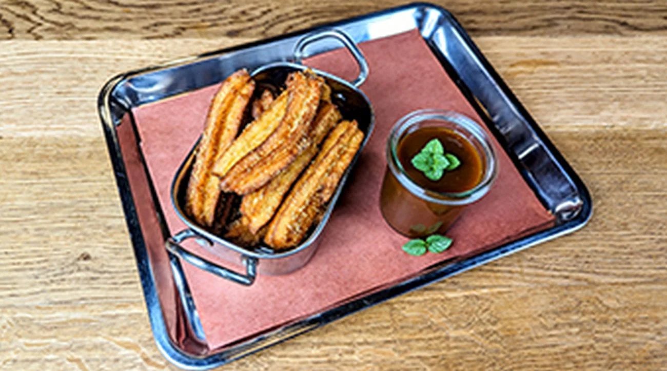Mexické churros s zauzeným slaným karamelem, Brloh Barbecue Mělník