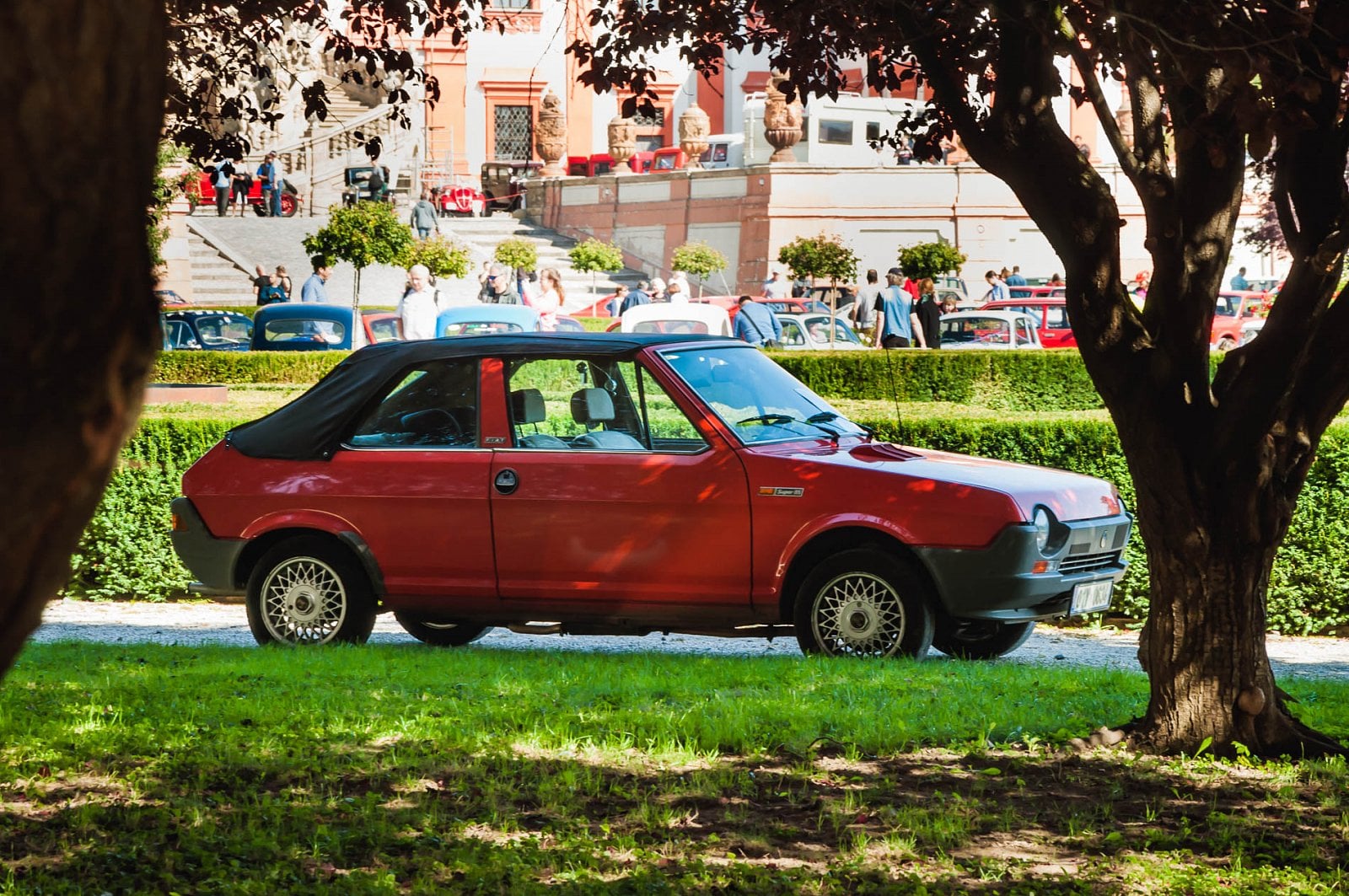 2019-09-Fiat-120-let-6-of-137.jpg