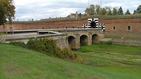 Náhledový obrázek - Neznámý Terezín: pevnost, vězení, ghetto i internační tábor