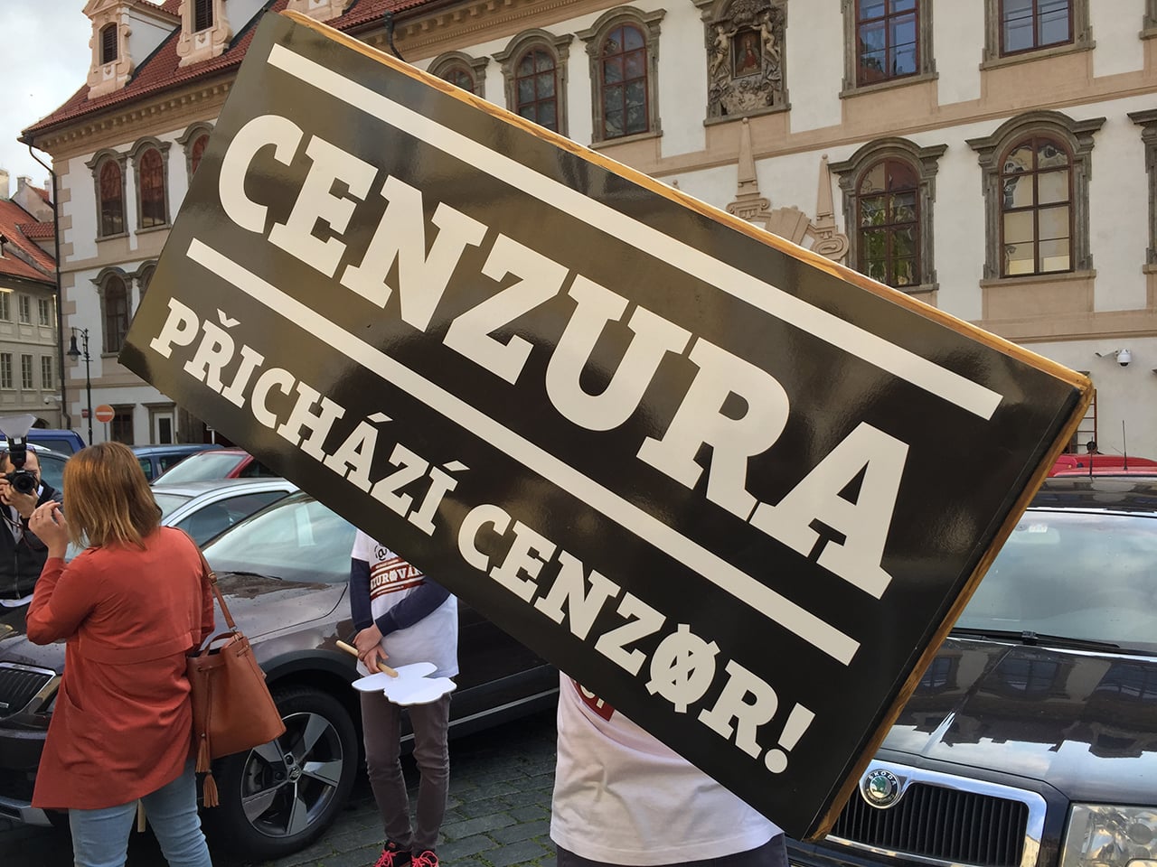 Protest před senátem proti zákonu cenzurujícímu internet