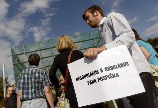 2010-07-demonstrace-nesouhlasu-s-odvolc3a1nc3adm-ministra-pospc3