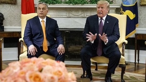 Náhledový obrázek - Trump přijal v Bílém domě Orbána. Pochválil jeho migrační politiku