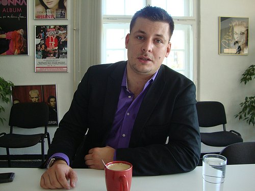 Technický ředitel Óčka Lukáš Hnilička ujišťuje, že stanice bude v dalších distribučních kanálech nadále vysílat v HD rozlišení, včetně kabelovek a IPTV.