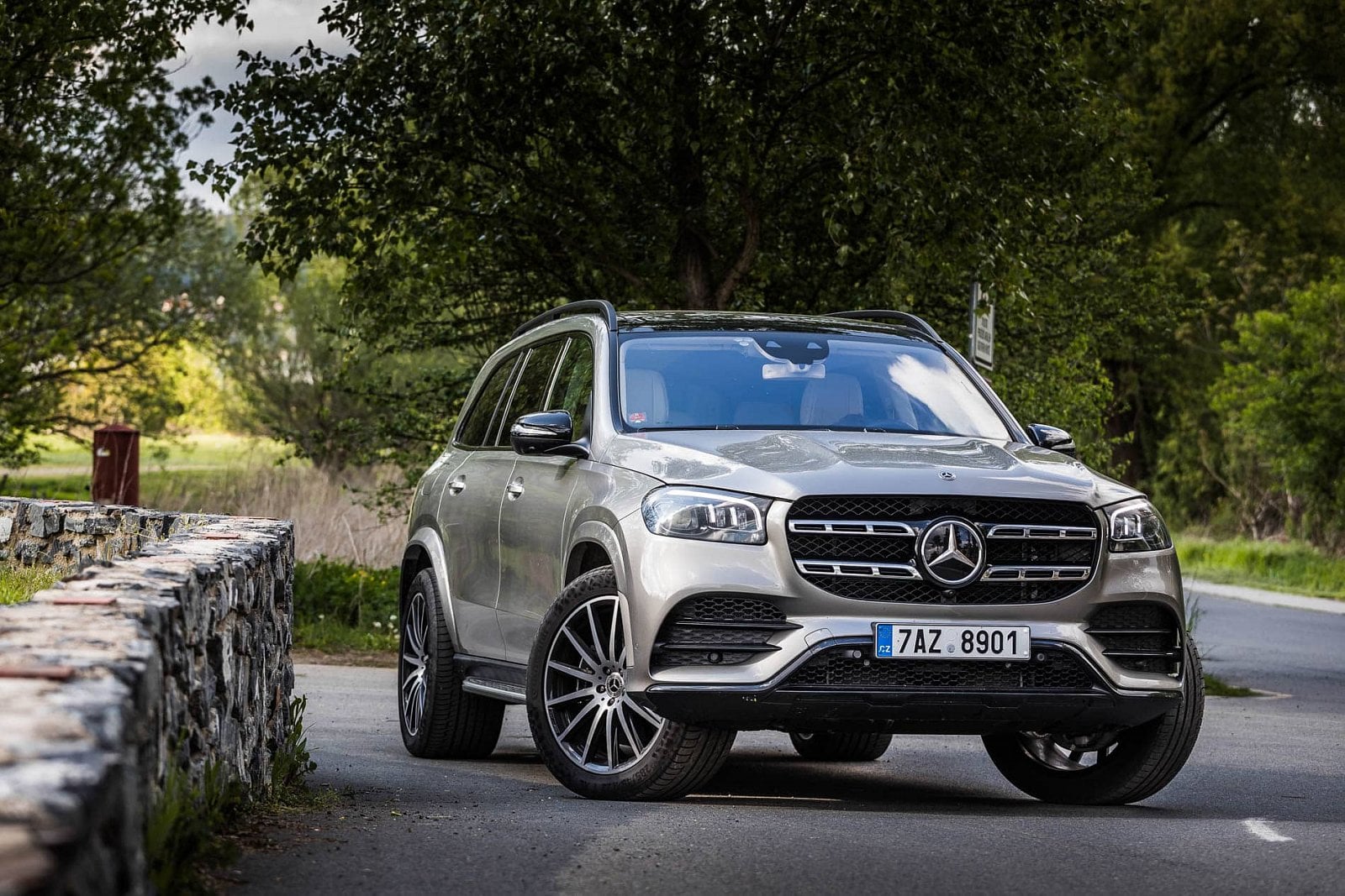 2020-06-mercedes-benz-gls-03.jpg